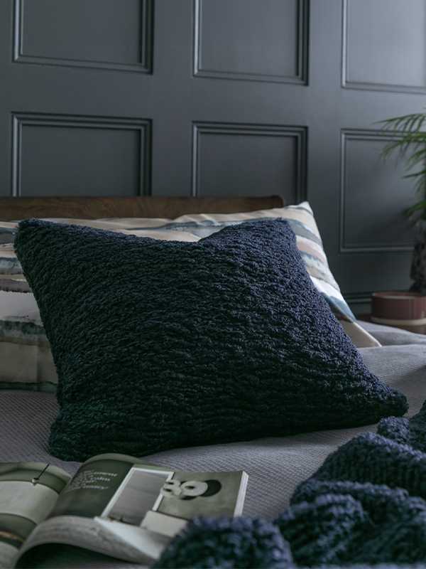 Comfy & stylish. Find cosy cushions.