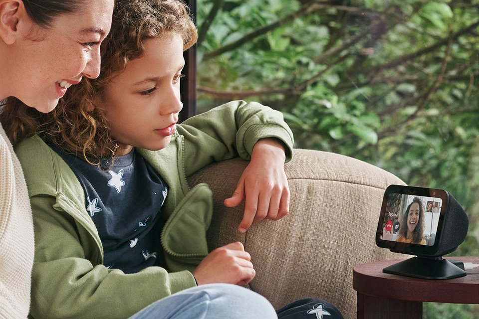 Amazon Echo Show 5 3rd Gen Smart Speaker with Alexa in black colour.