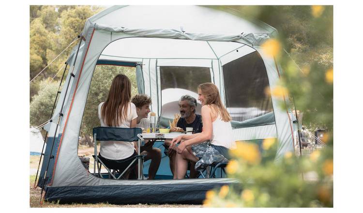 Decathlon event outlet shelter