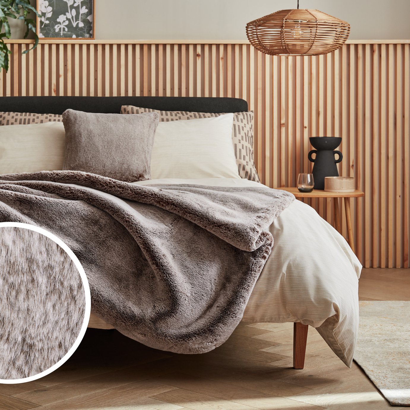 Fur Tipped Throw 125x150cm