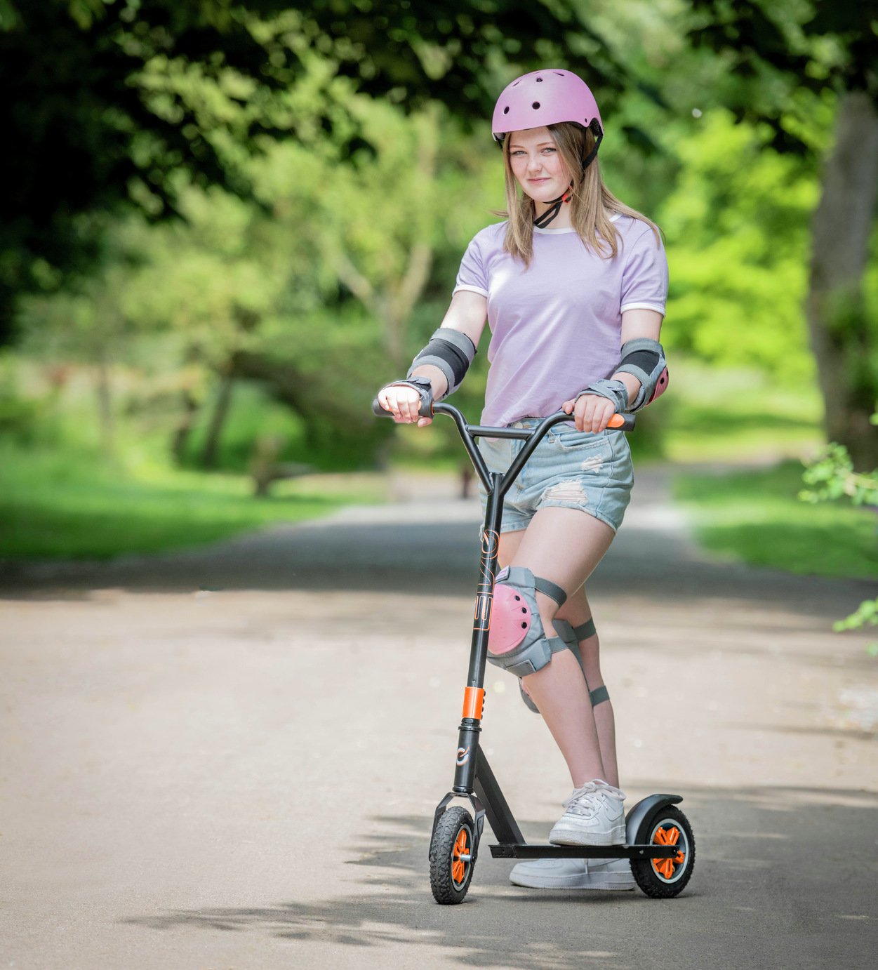 Cadeau Trottinette Adventure Trottinette Dirt Rider Atom – Gros Scooter Tout-Terrain 2 Roues Pour Enfant – Idéal Cascades, Rampes Et Hors-Piste – Vert Armée – Jusqu'à 100 Kg Cadeau Trottinette Adventure Trottinette Dirt Rider Atom – Gros Scooter Tout-Terrain 2 Roues Pour Enfant – Idéal Cascades, Rampes Et Hors-Piste – Vert Armée – Jusqu'à 100 Kg