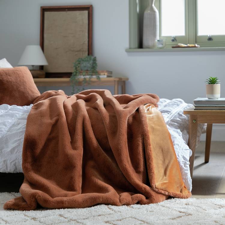 Habitat Faux Fur Throw - Cinnamon - 125x150cm 0