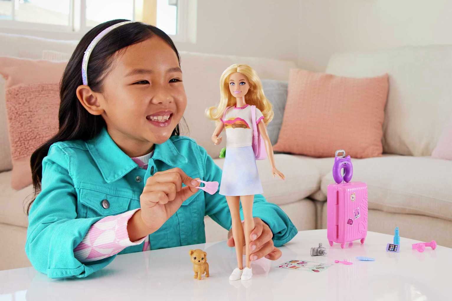  Barbie Travel Doll and Accessories - 30cm