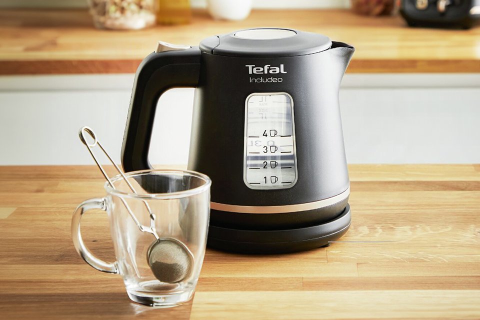 A black Tefal KI533840 Includeo Kettle.