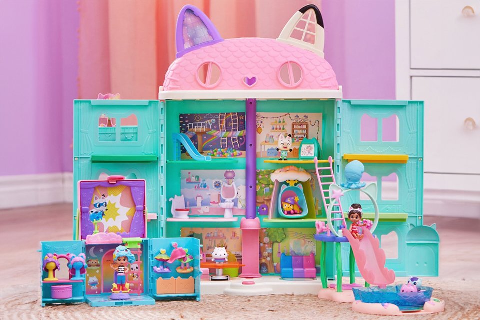 Gabby's Dollhouse pool party playset.