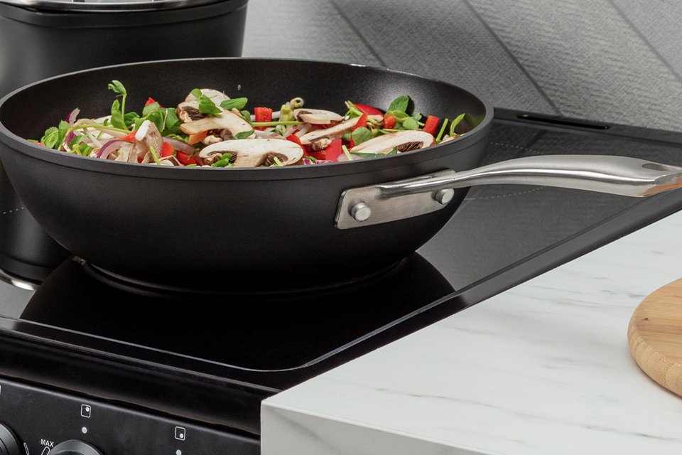 Habitat 28cm Hard Anodised Aluminium Wok.