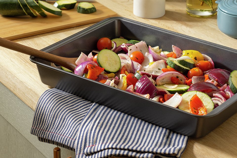 Habitat 34cm Medium Carbon Steel Roaster.