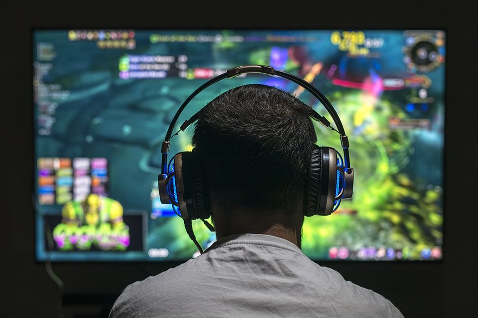 Networking for gamers. Avoid lag and stay in the zone.