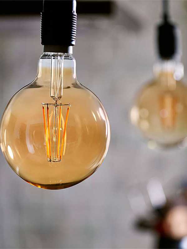 Philips LED Filament E27 8W (50W) Dim Giant Bulb - Gold.