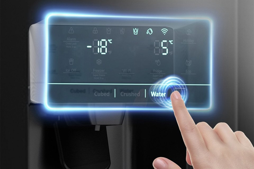 Hisense RS694N4TBE American Fridge Freezer - Black.