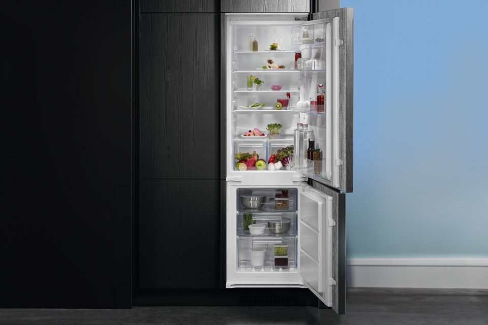 AEG OSC6N181ES Integrated Fridge Freezer - White.