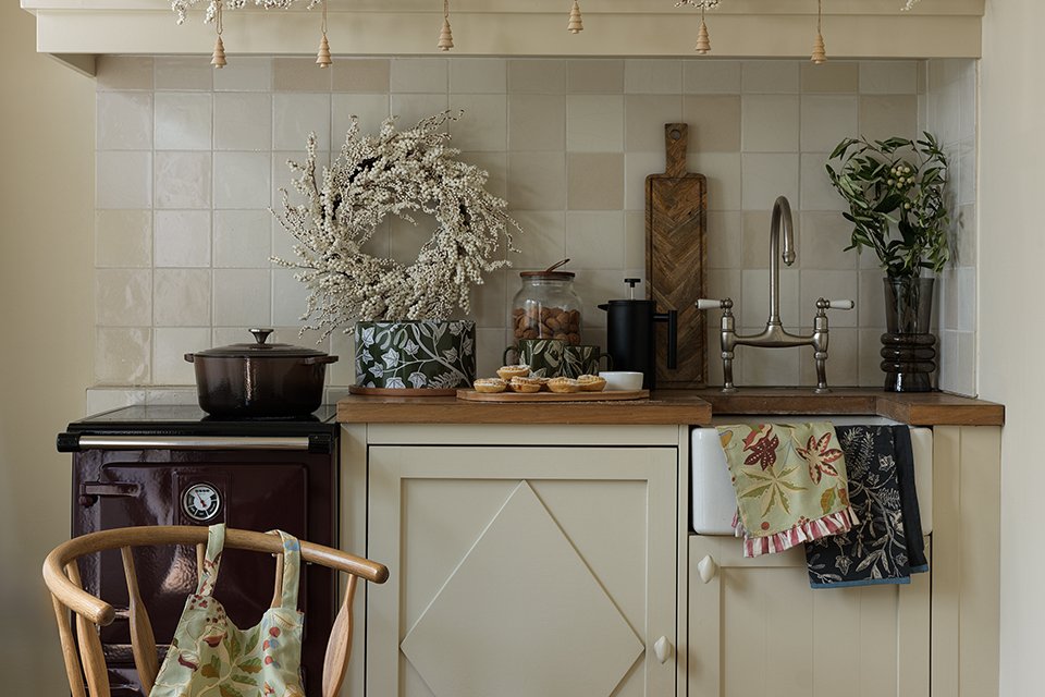 Tis the season to bake. Bake like a pro with our mixers, bakeware and more.