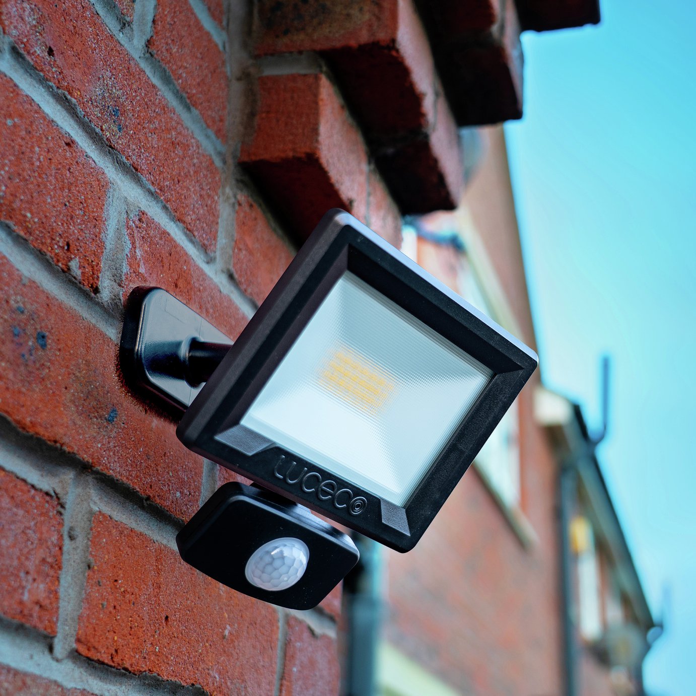 Luceco Essence 20 W PIR Floodlight