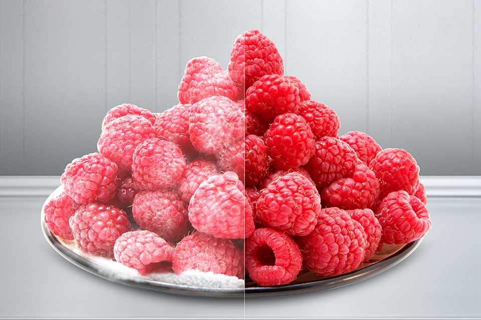 A split screen showcasing frozen v/s fresh strawerries.
