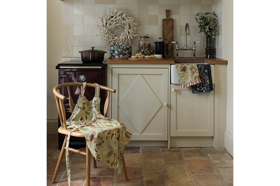 Tis the season to bake. Bake like a pro with our mixers, bakeware and more. Shop bakeware.