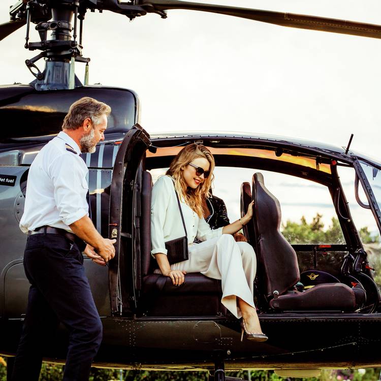 Activity Superstore Deluxe Helicopter Flight Gift Experience 0