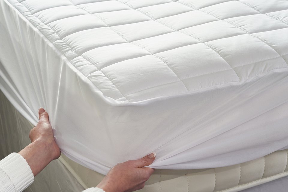 Dreamland Intelliheat Dual Control Mattress Protector.