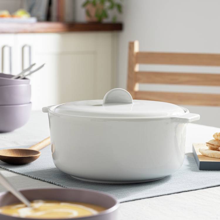 Habitat Riko 2.29 Litre Ceramic Casserole Dish - White 0