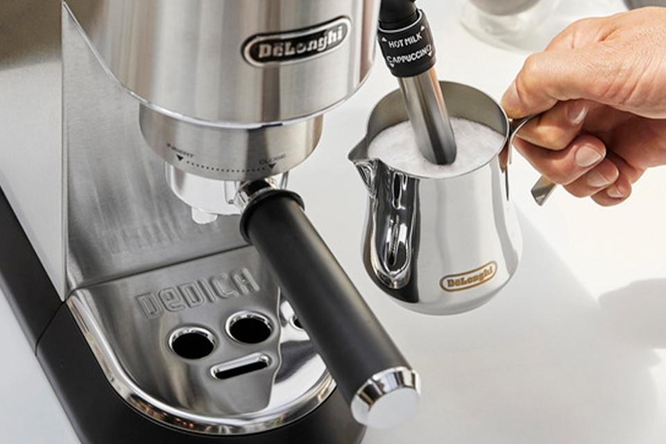 De'Longhi assisted milk frother.