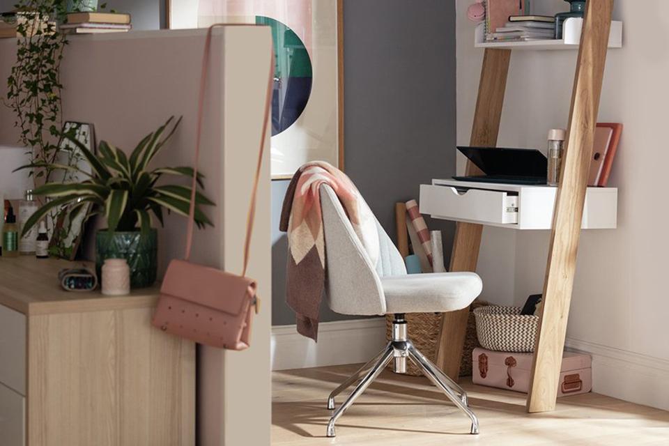 Image of a white office chair next to a ladder desk.
