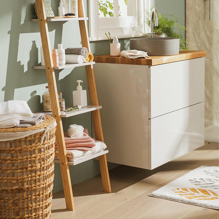 bathroom decorating ideas with baskets