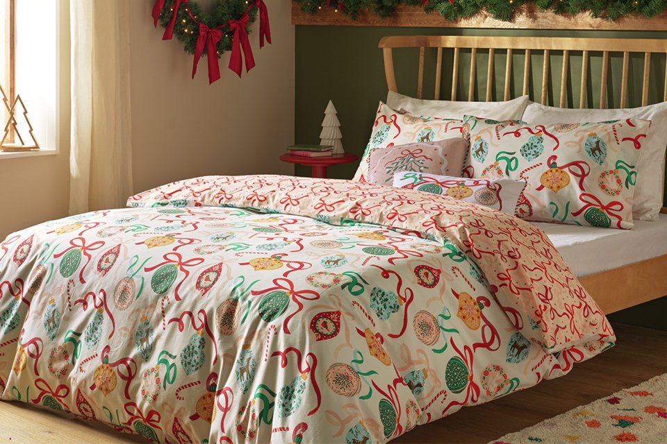 Guests to stay this festive season? Shop our hosting essentials - Includes duvets, duvet sets, folding beds and more.