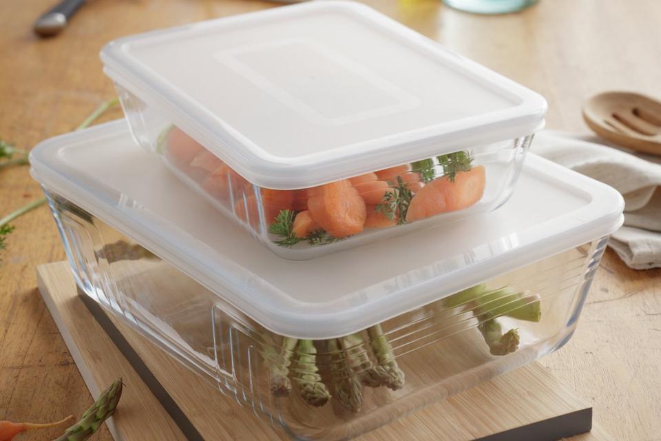 Image of glass food storage containers.