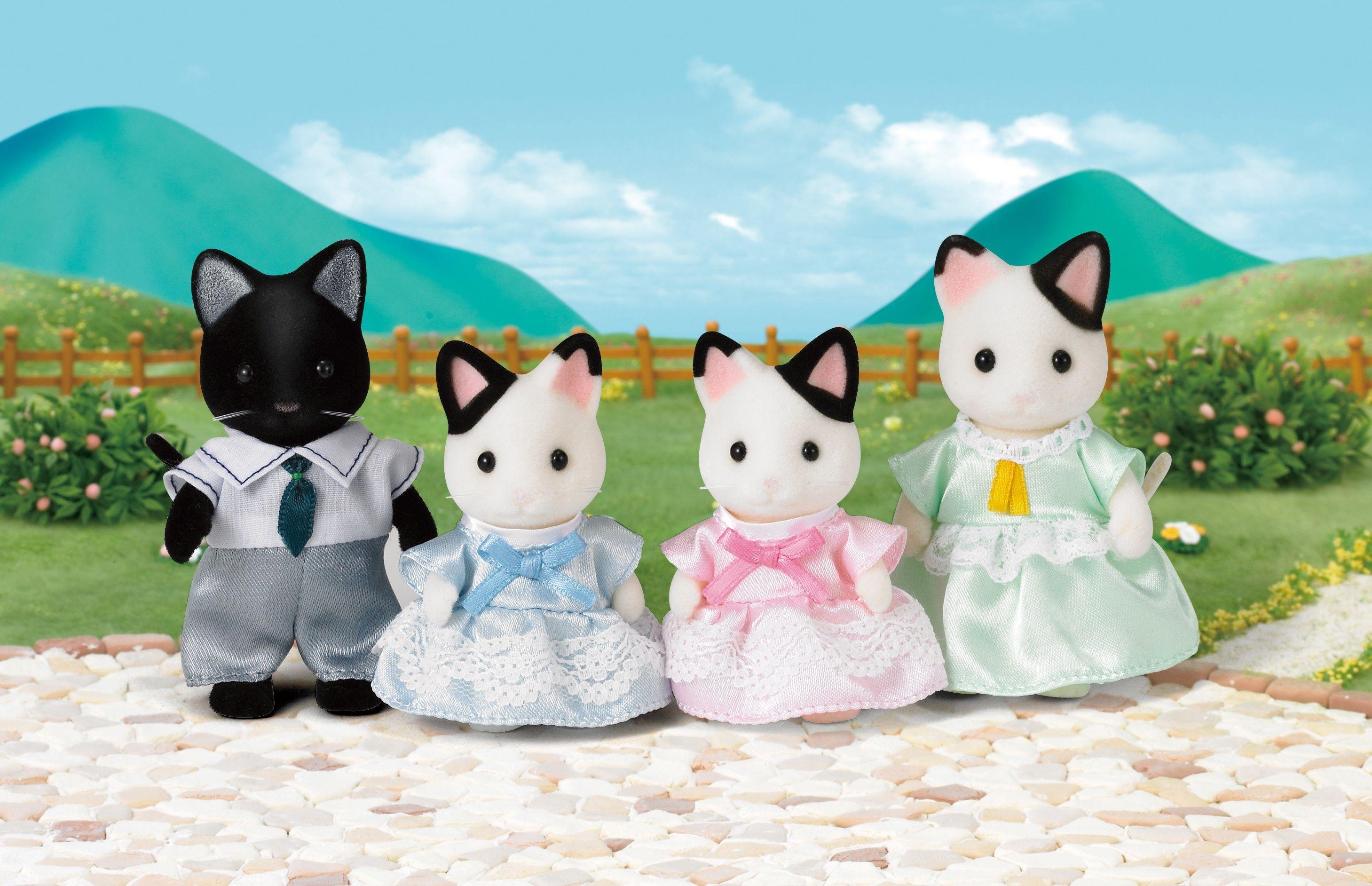 Sylvanian Families Tuxedo Cat Family. Review