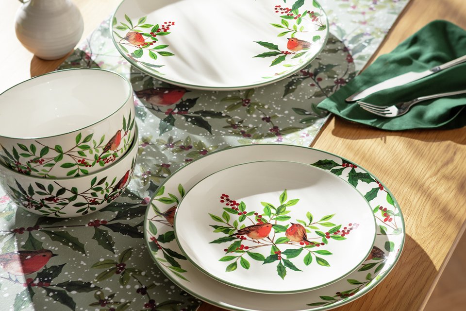 Christmas tableware. Includes dinner sets, glassware, table linen and more.