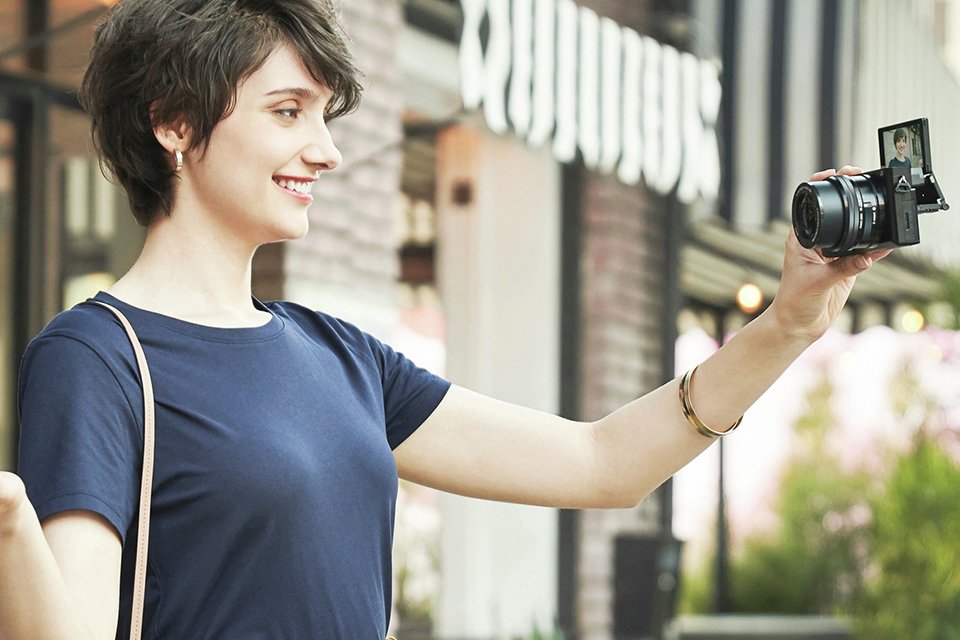 Sony A6100 APS-C Mirrorless Camera With 16-50mm Lens.