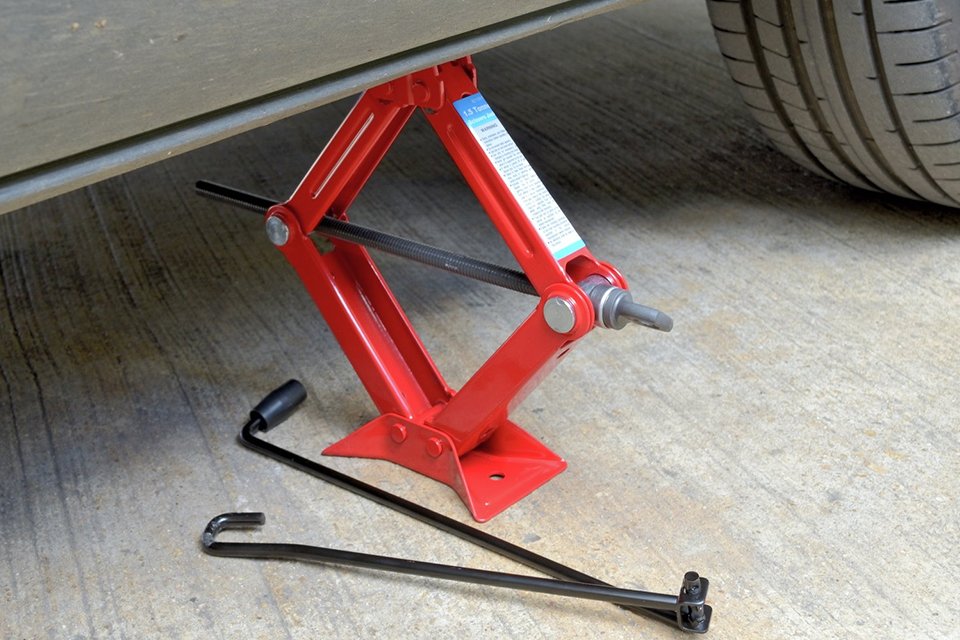 Hilka 1.5 Tonne Scissor Jack.