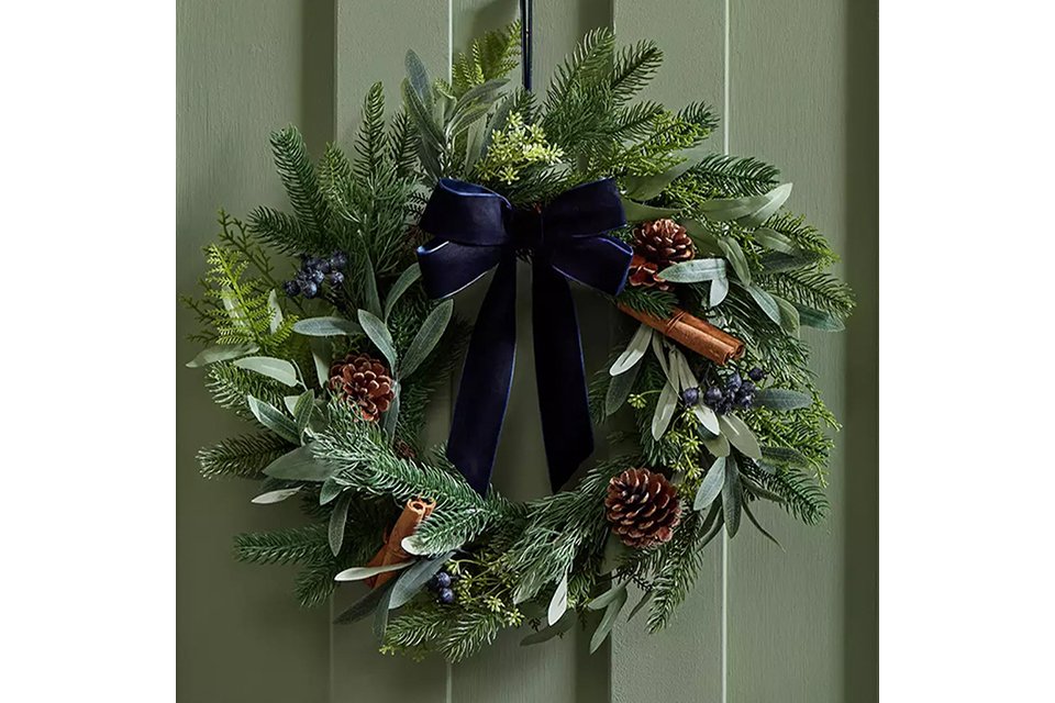 Wreaths & garlands.