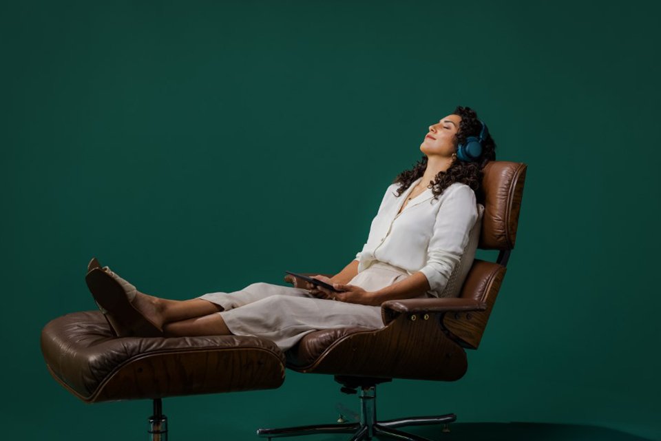 A woman listening to an Rakuten Kobo eReader audio book.