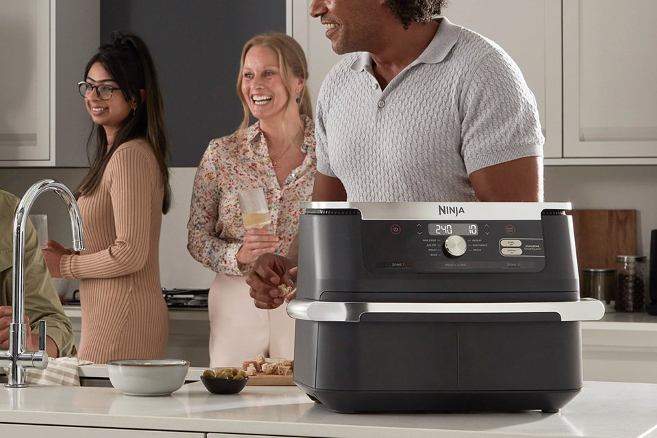 Serve up joy this Christmas. Host like a pro with essential cooking appliances.