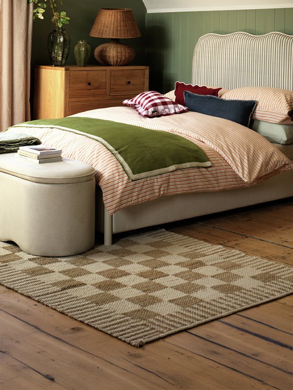 Need help choosing the perfect rug? Use our guide to find the right rug for you.