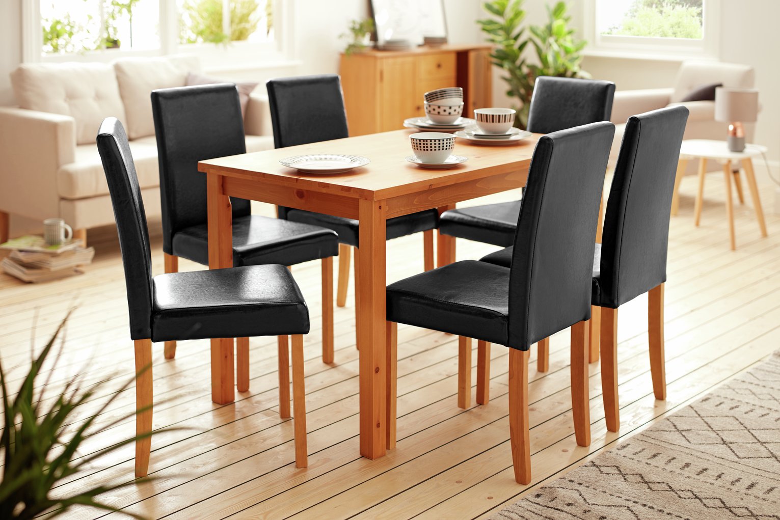 Argos Home Ashdon Solid Wood Dining Table & 4 Black Chairs Review