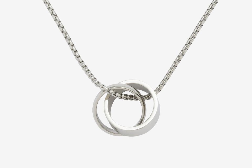 Men's stainless steel linking ring pendant necklace.