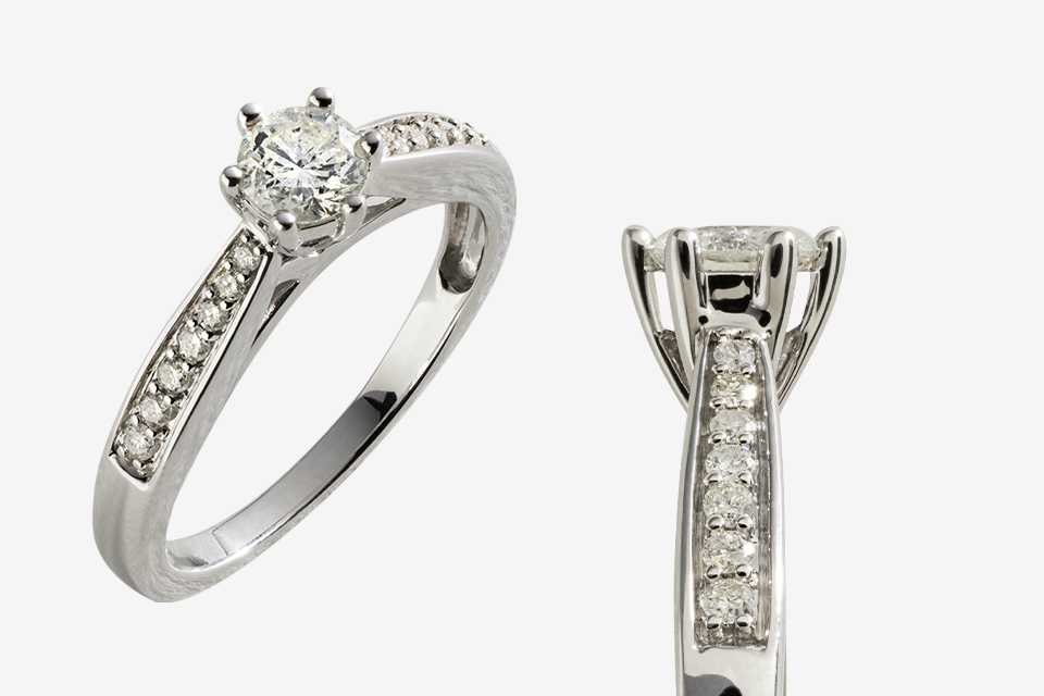Diamond ring below best sale 5000