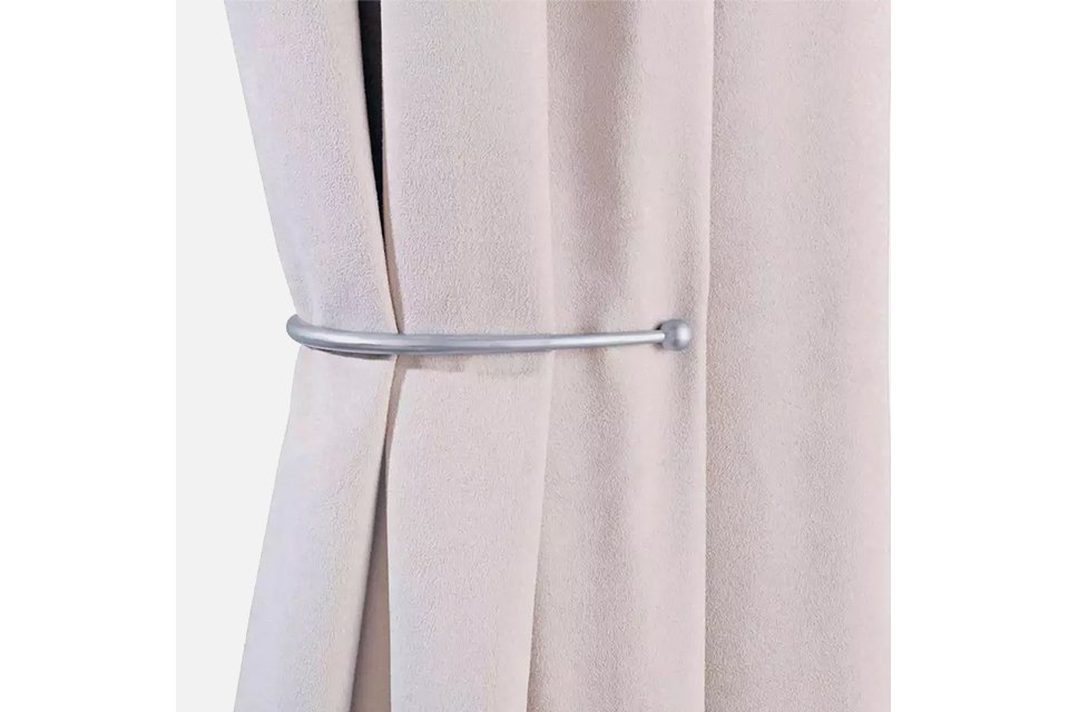 Argos Home Pair of J-Shaped Curtain Holdbacks - Silver.