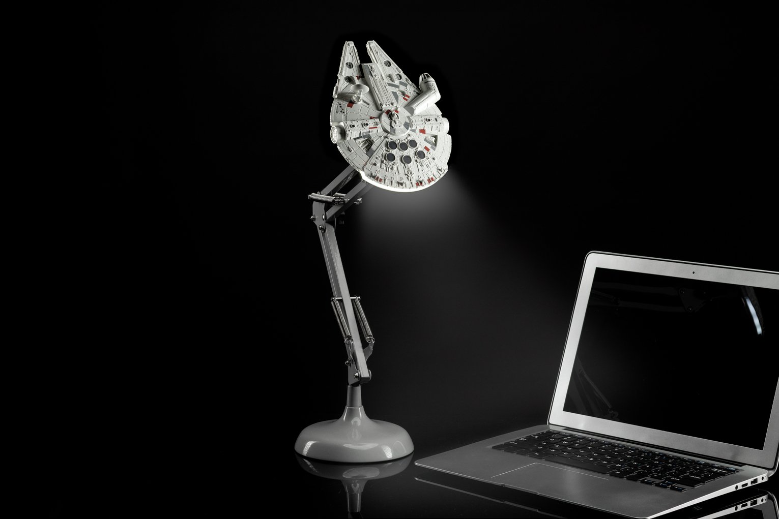 Star Wars Millenium Falcon Lamp Review