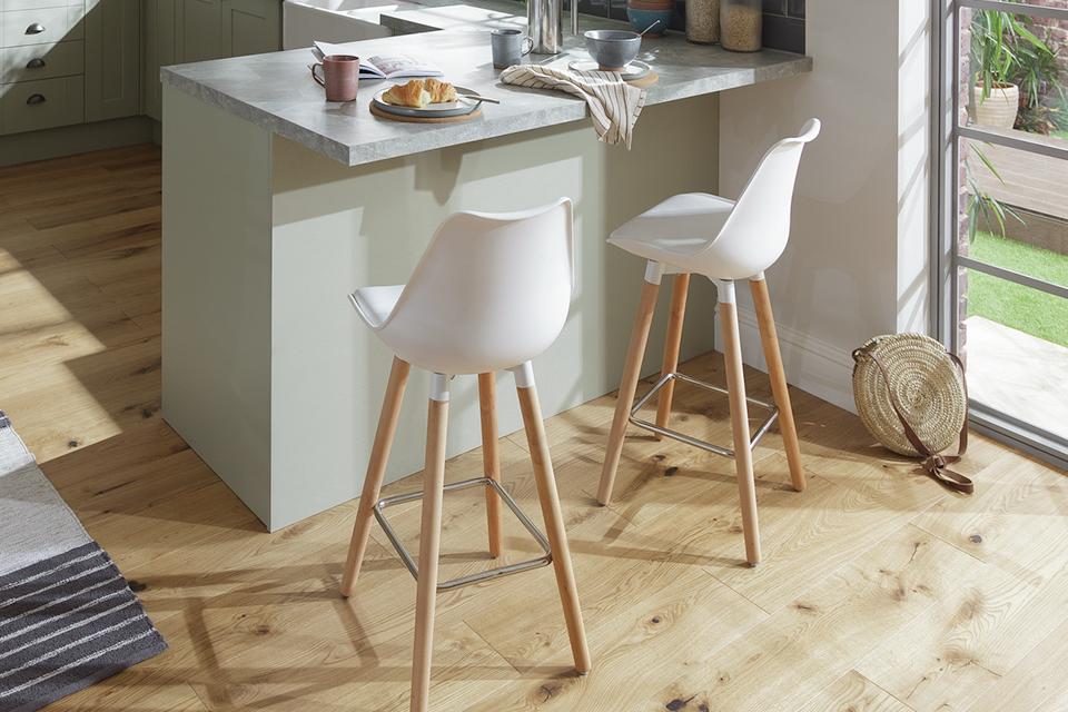 Argos Home Charlie Faux Leather Bar Stool - White.
