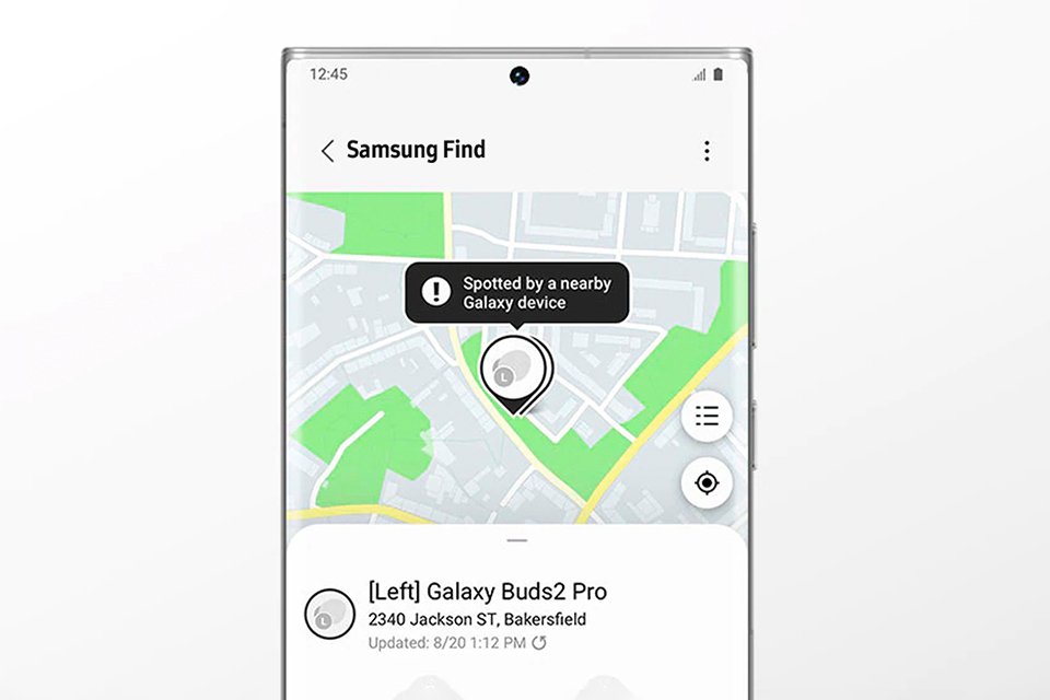 A Samsung smartphone showing the screen of a lost Galaxy Buds earbud.