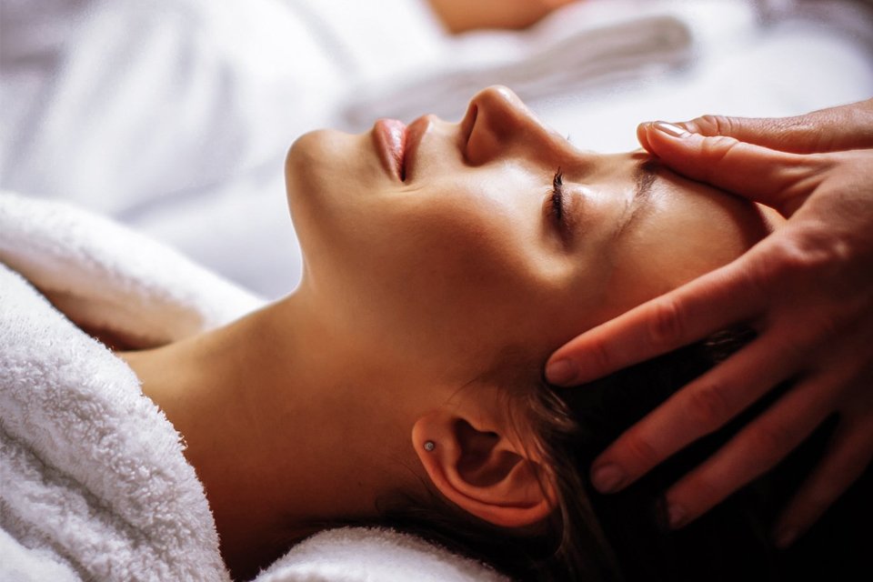 Downloadable gifts. Gift cards, experience day and game currency.