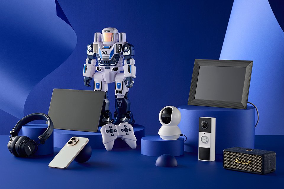 Our best tech gifts this Christmas. Includes TVs, mobiles, cameras, gaming & more.