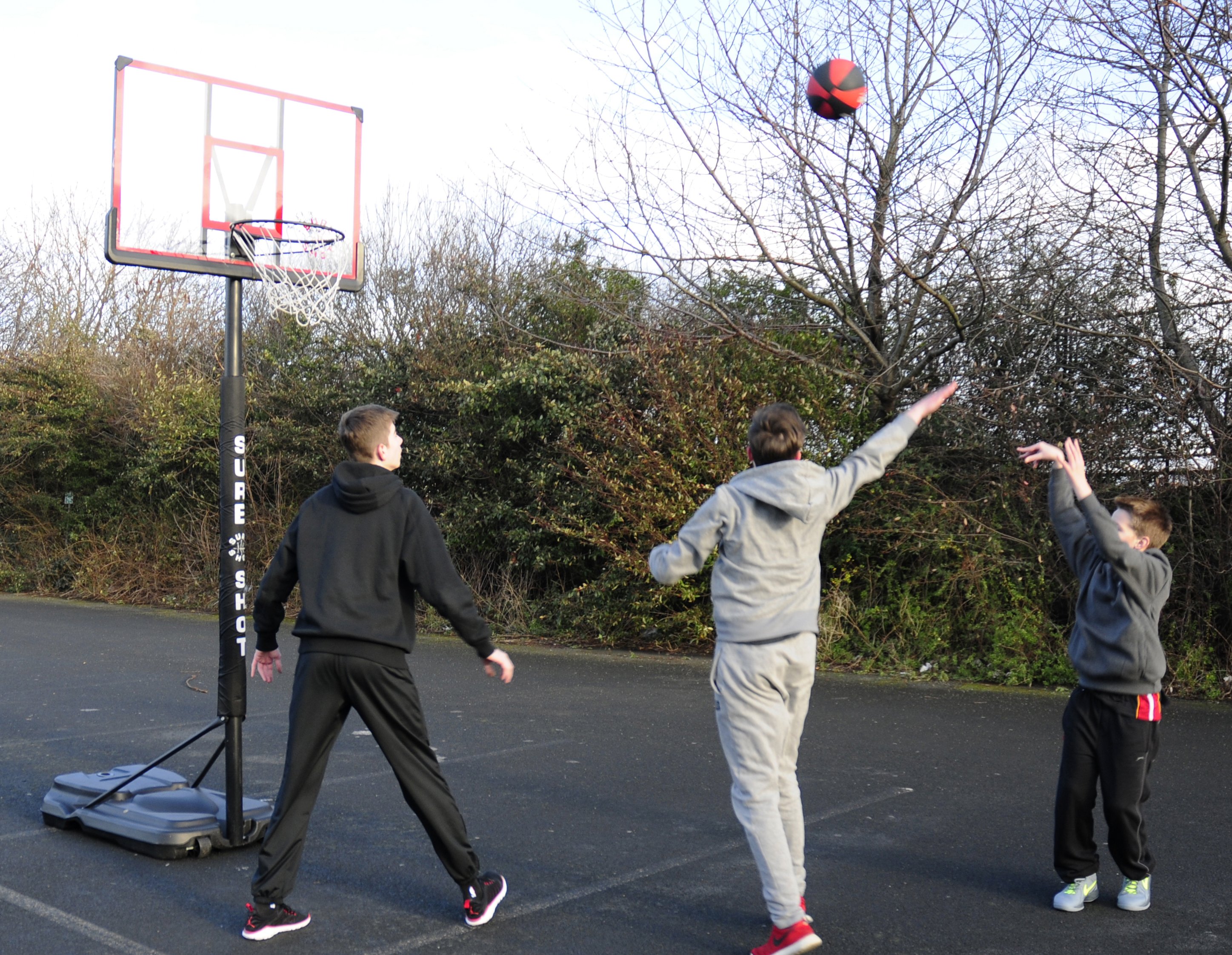 Sure Shot Basketball Game Unit with Acrylic Backboard. Review