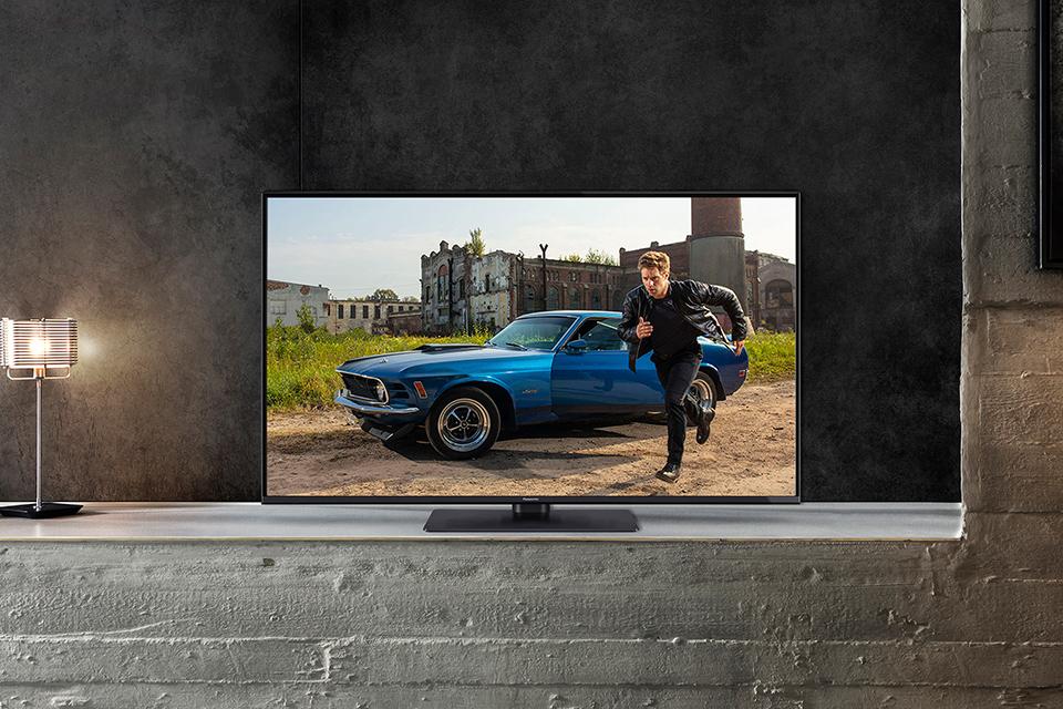Smart 4k HRD TV on TV stand.