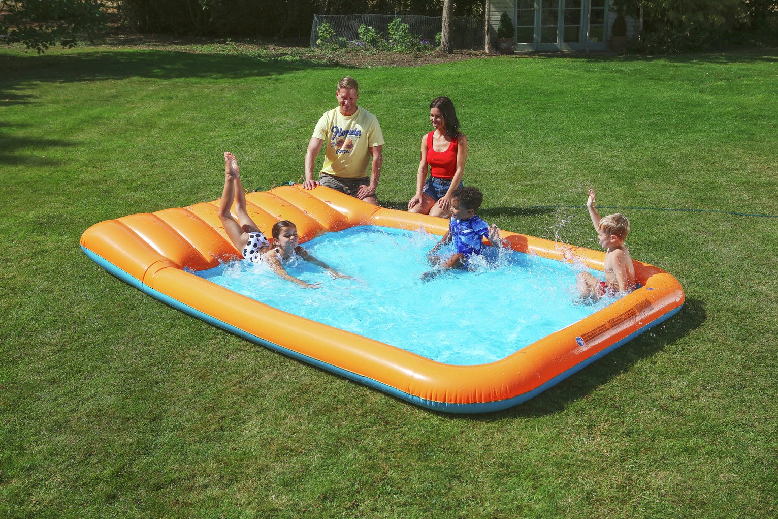 paddling pool with sprinkler