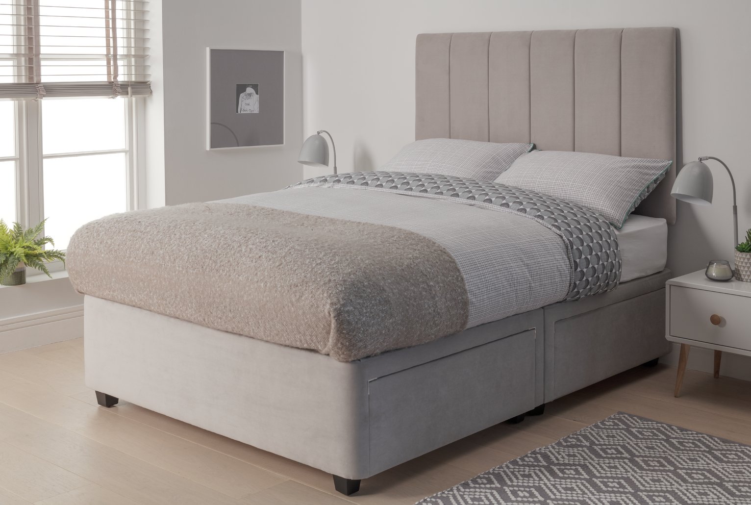 Forty Winks Velvet 1000 Pocket 4 Drw SIlver Divan Review