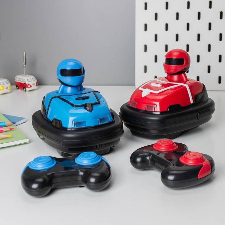 Menkind RED5 Radio Controlled Bumper Cars 0