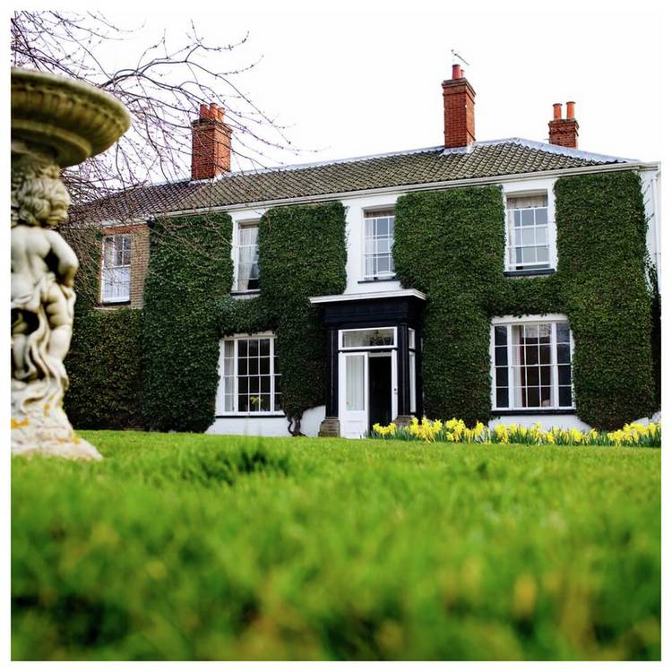 Activity Superstore Stay With Dinner At The Grove For Two 0
